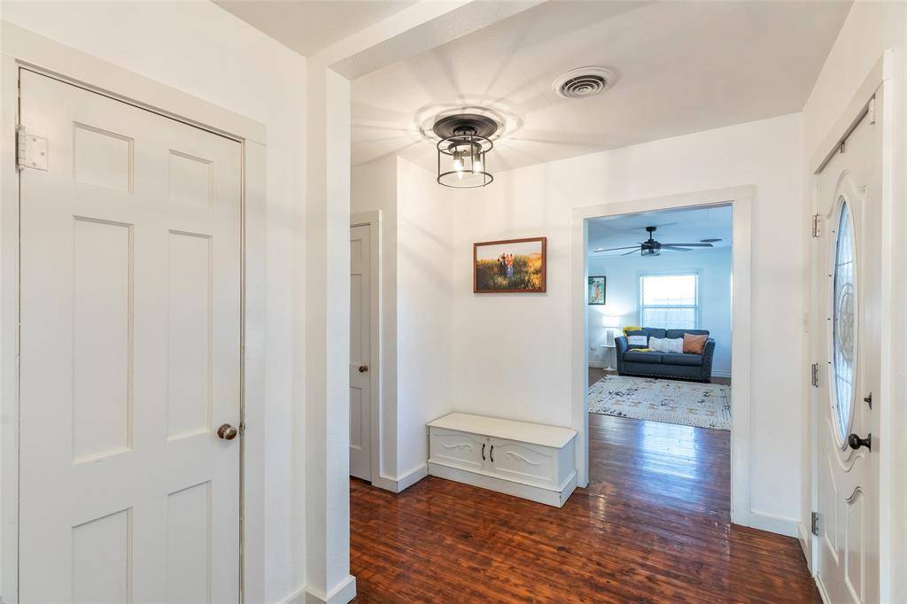 417 Breckenridge Street, Albany, TX 76430