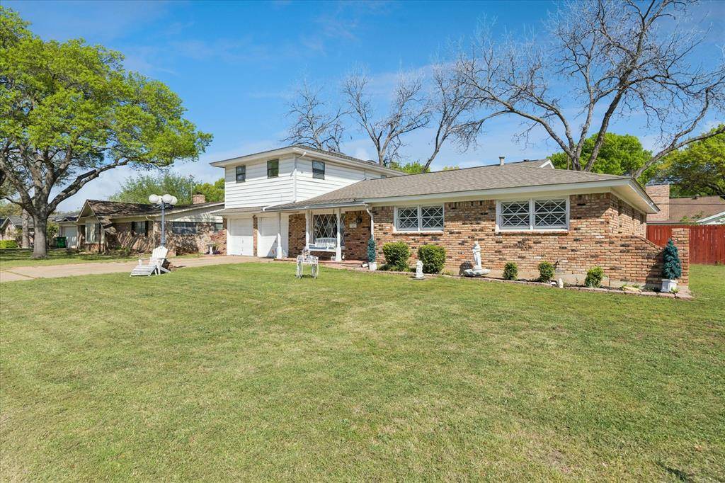 5705 Diamond Oaks Drive N, Haltom City, TX 76117