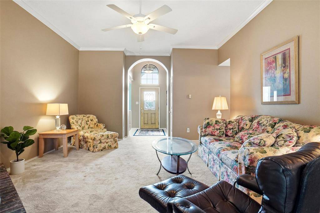 833 Windy Meadow Circle, Desoto, TX 75115