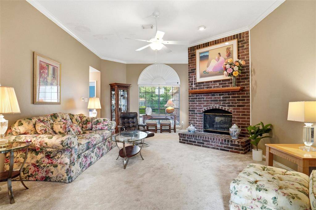 833 Windy Meadow Circle, Desoto, TX 75115