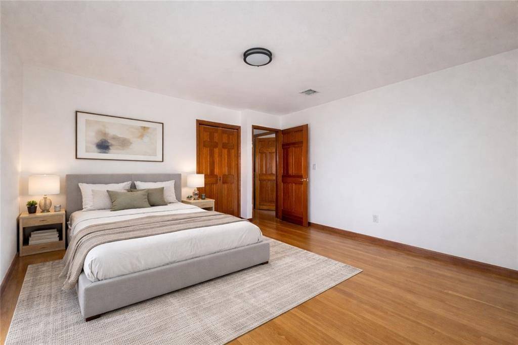 735 Woodrow RD, New York, NY 10312