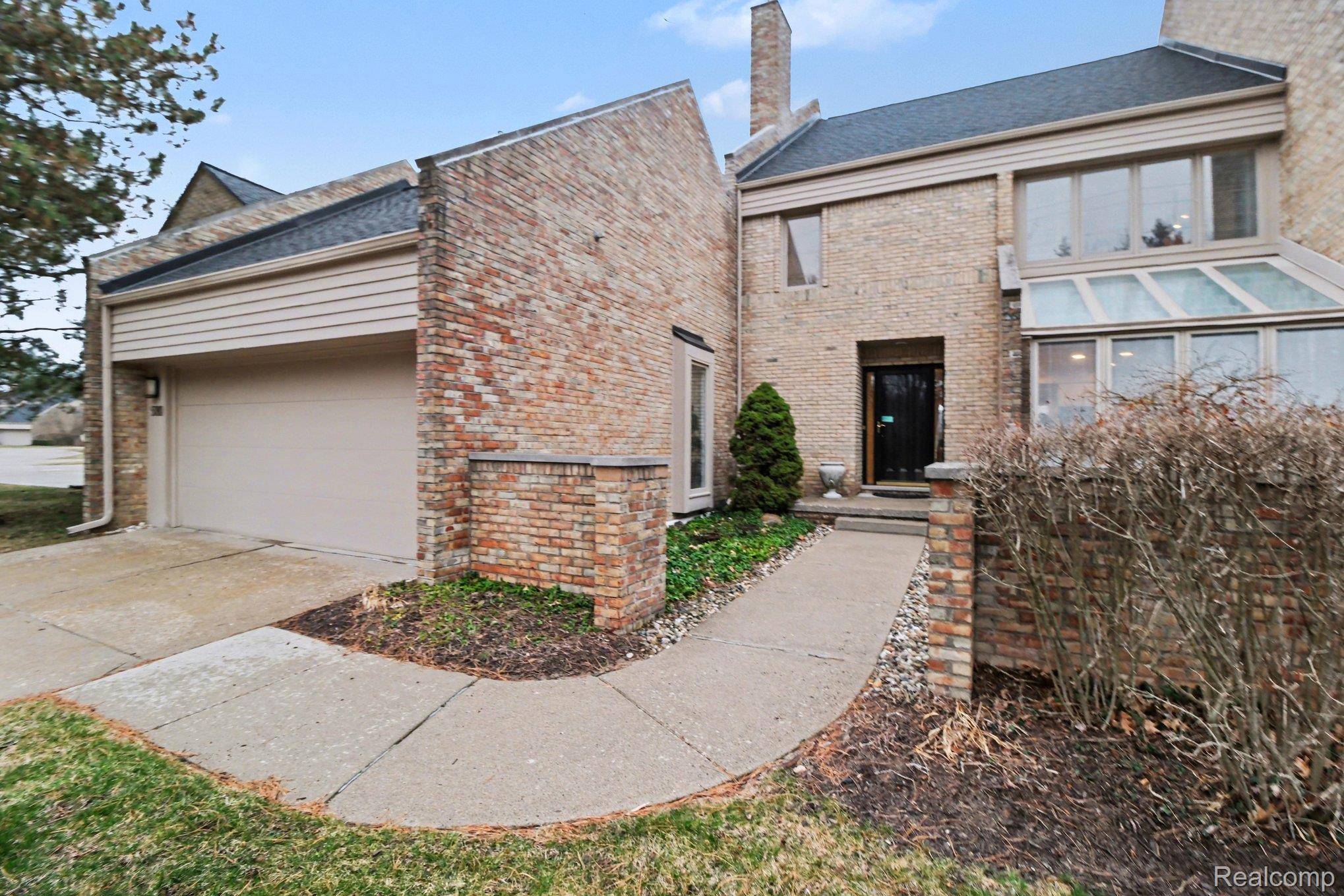 5080 Mirror Lake CT, West Bloomfield Charter Township, MI 48323