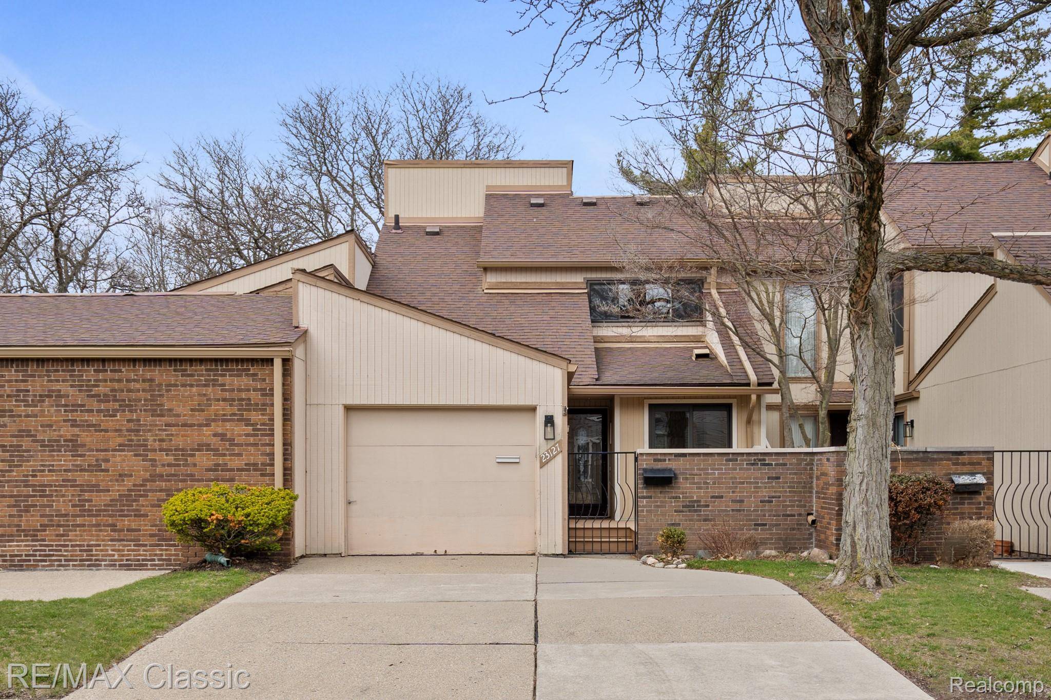 23127 Farmington RD, Farmington, MI 48336