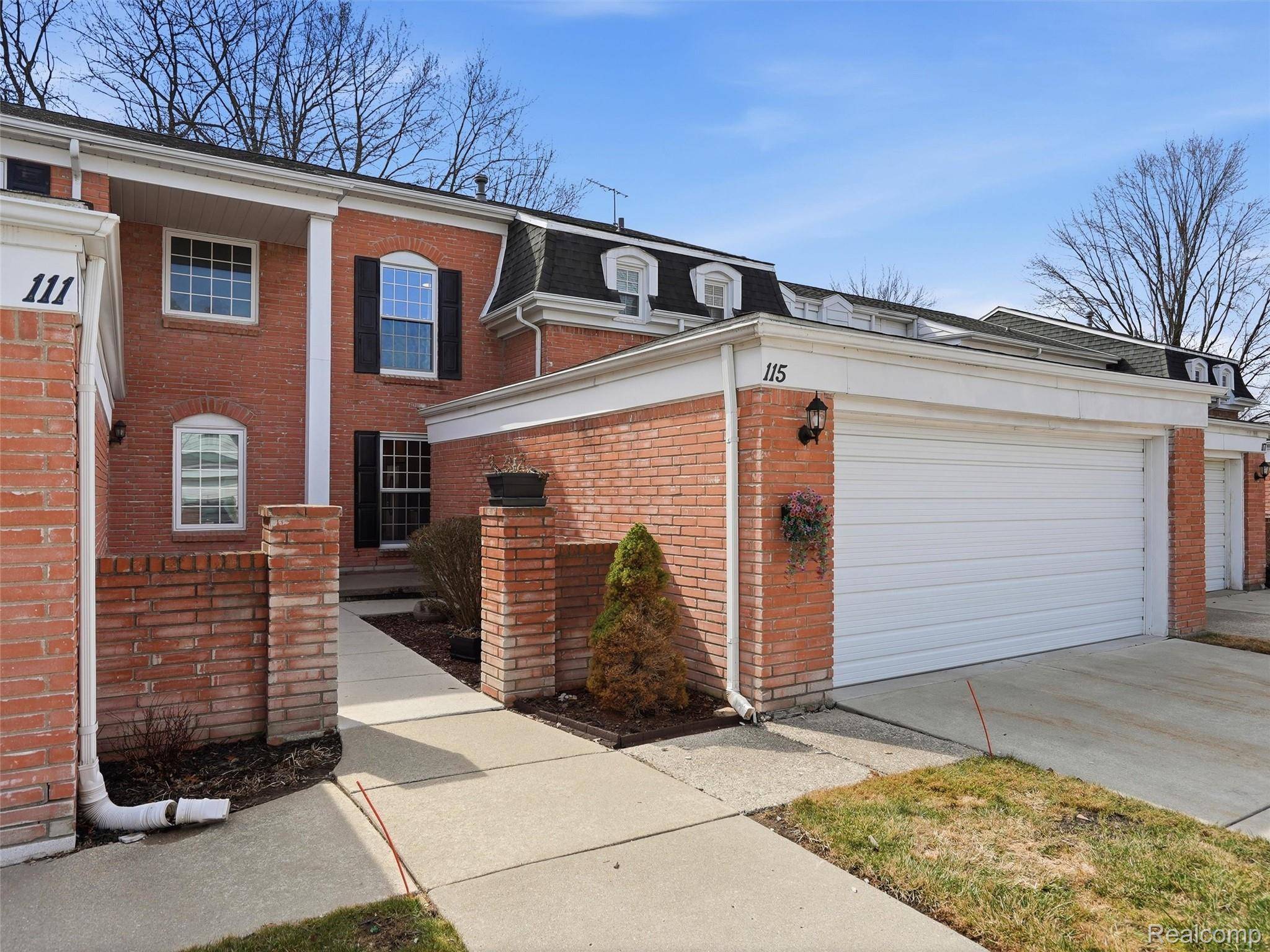 115 Manor WAY, Rochester Hills, MI 48309