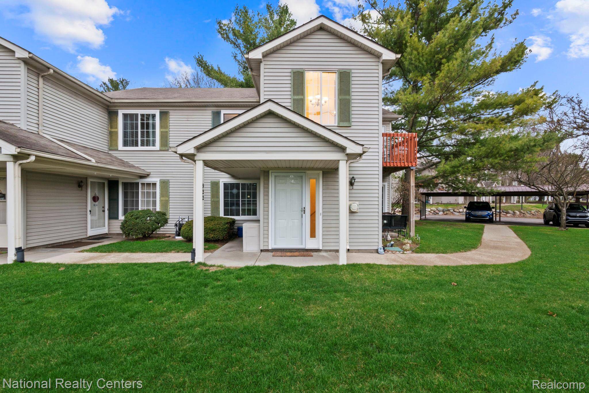 924 Saybrook DR, Waterford Charter Township, MI 48327