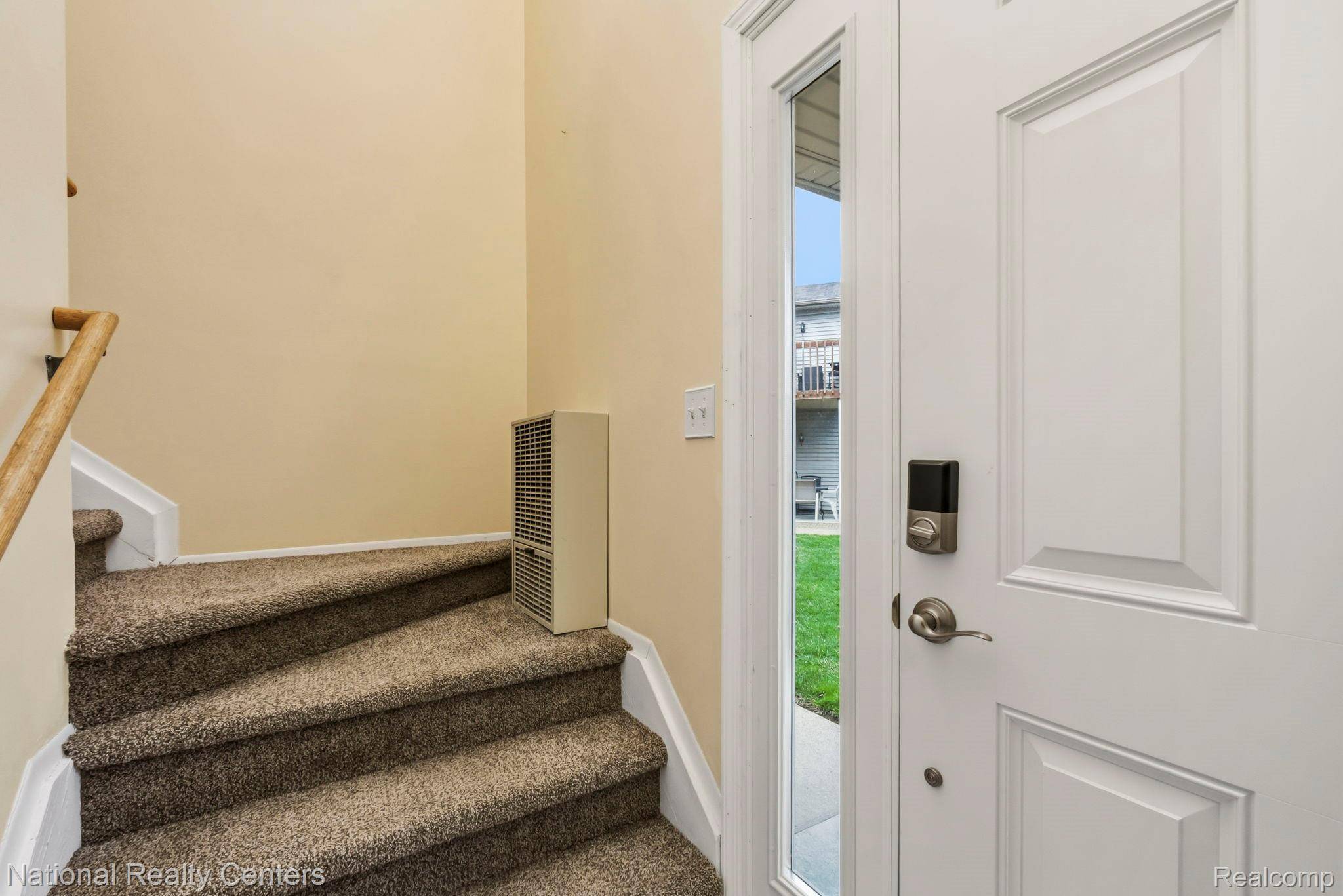 924 Saybrook DR, Waterford Charter Township, MI 48327