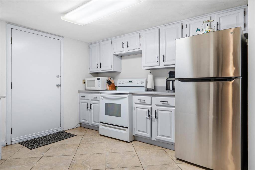 1011 S Delaware Street, Irving, TX 75060