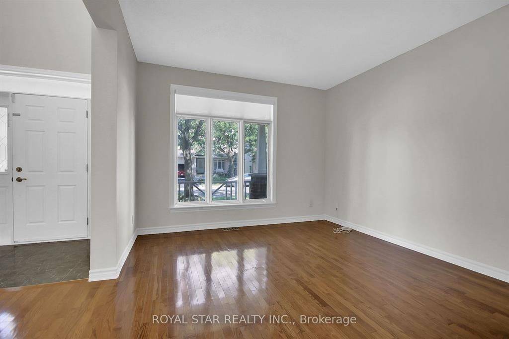 611 Devonwood CIR, Blossom Park - Airport And Area, ON K1T 4E6