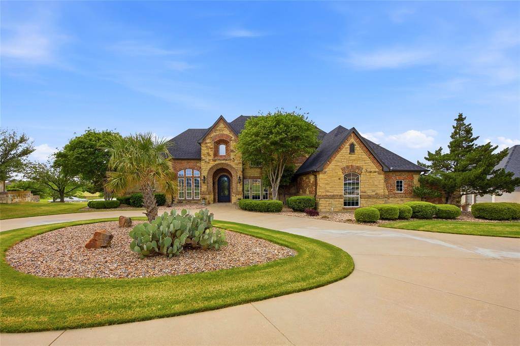 110 Eagle Point Drive, Waxahachie, TX 75165