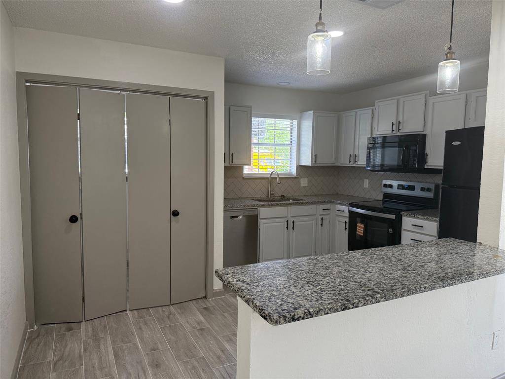 1119 College Street, Grand Prairie, TX 75050