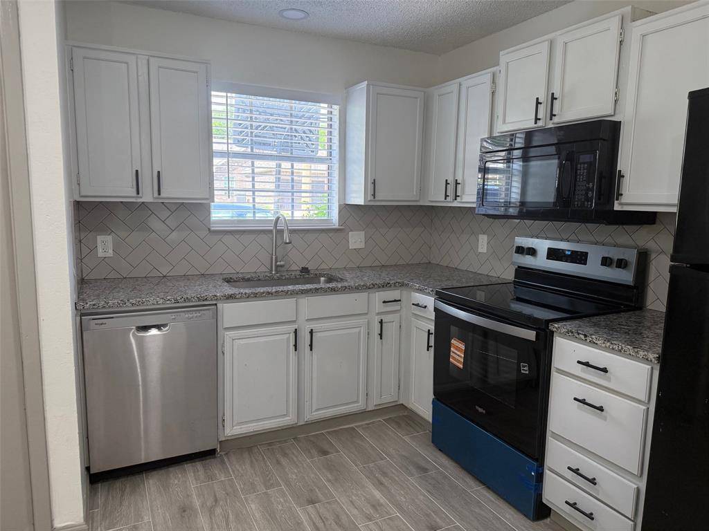 1119 College Street, Grand Prairie, TX 75050