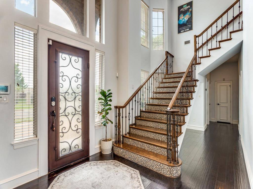 2821 Shadow Drive W, Arlington, TX 76006