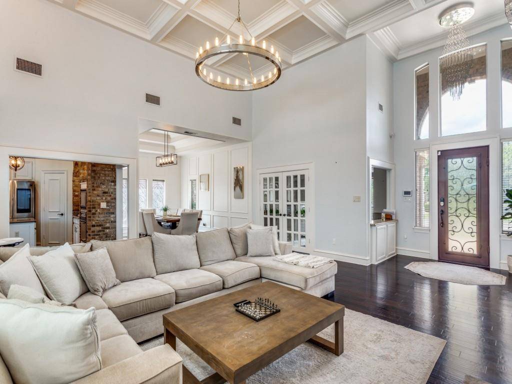 2821 Shadow Drive W, Arlington, TX 76006