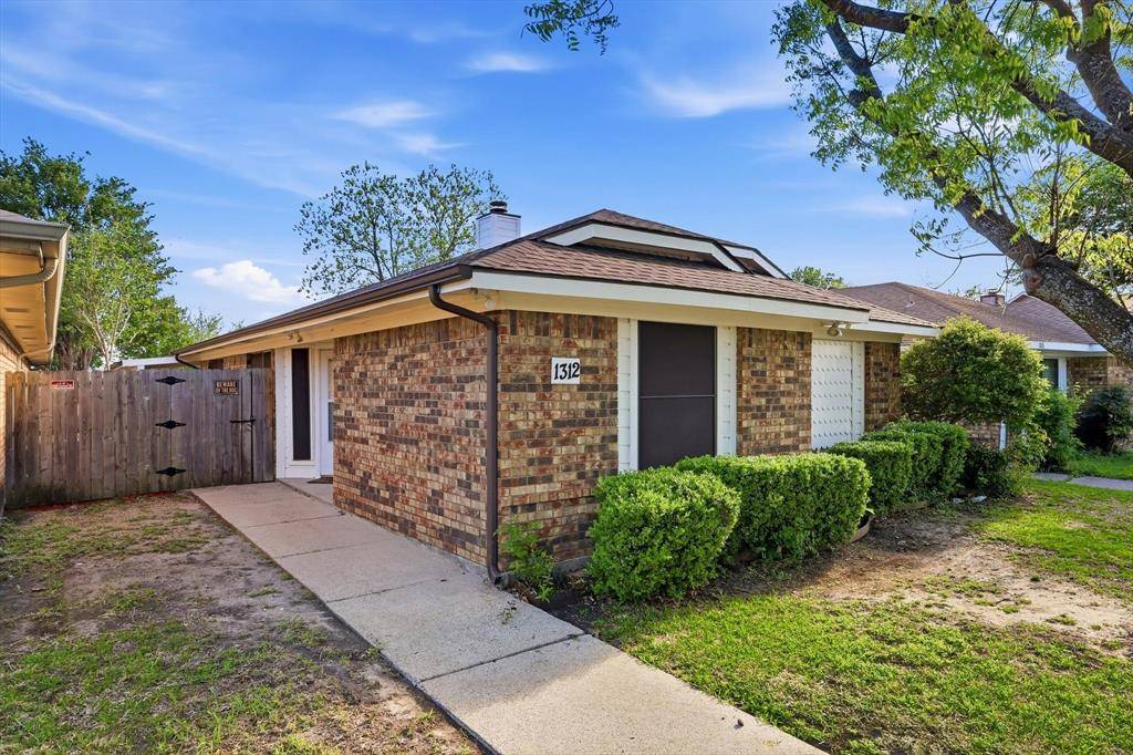 1312 Hackamore Street, Mesquite, TX 75149
