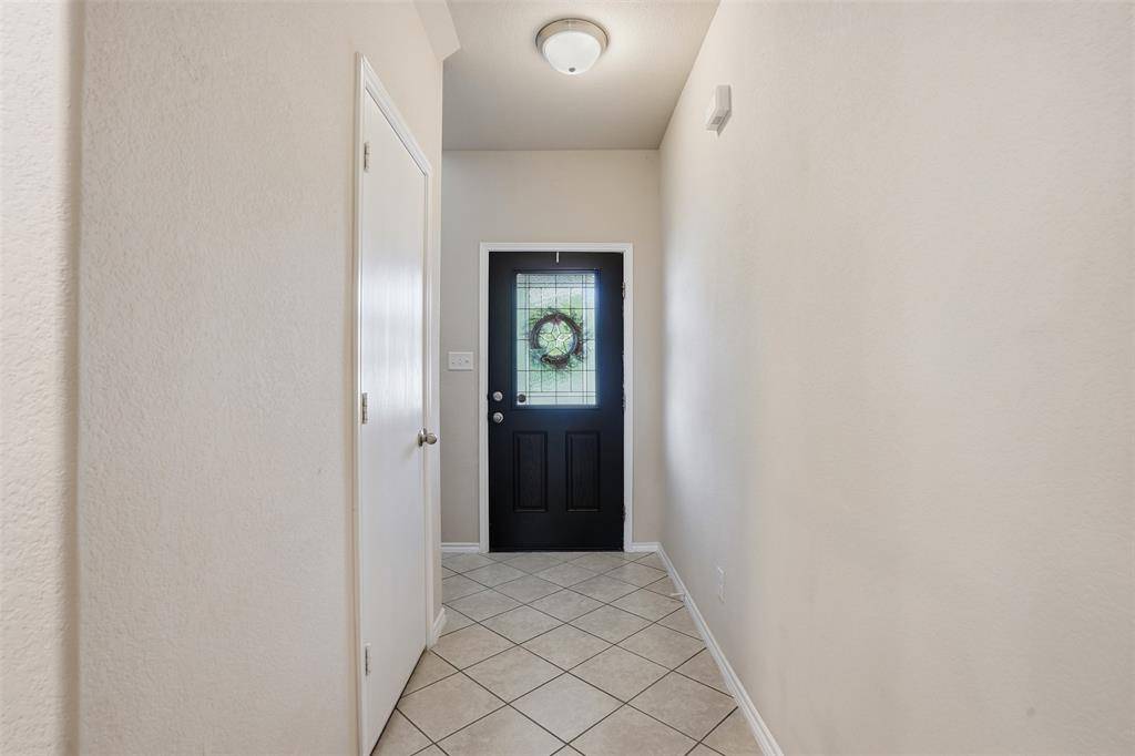 637 S Redford Lane, White Settlement, TX 76108