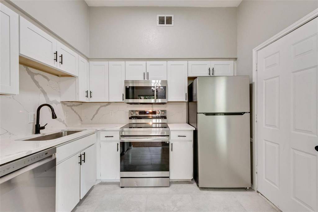 10406 High Hollows Drive #226, Dallas, TX 75230