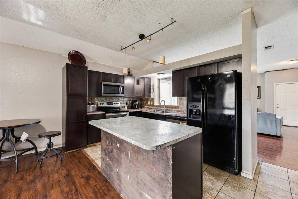 1205 Candlenut Court, Desoto, TX 75115