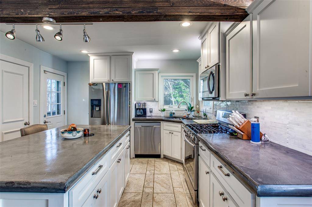 1405 Bluebonnet Drive, Fort Worth, TX 76111