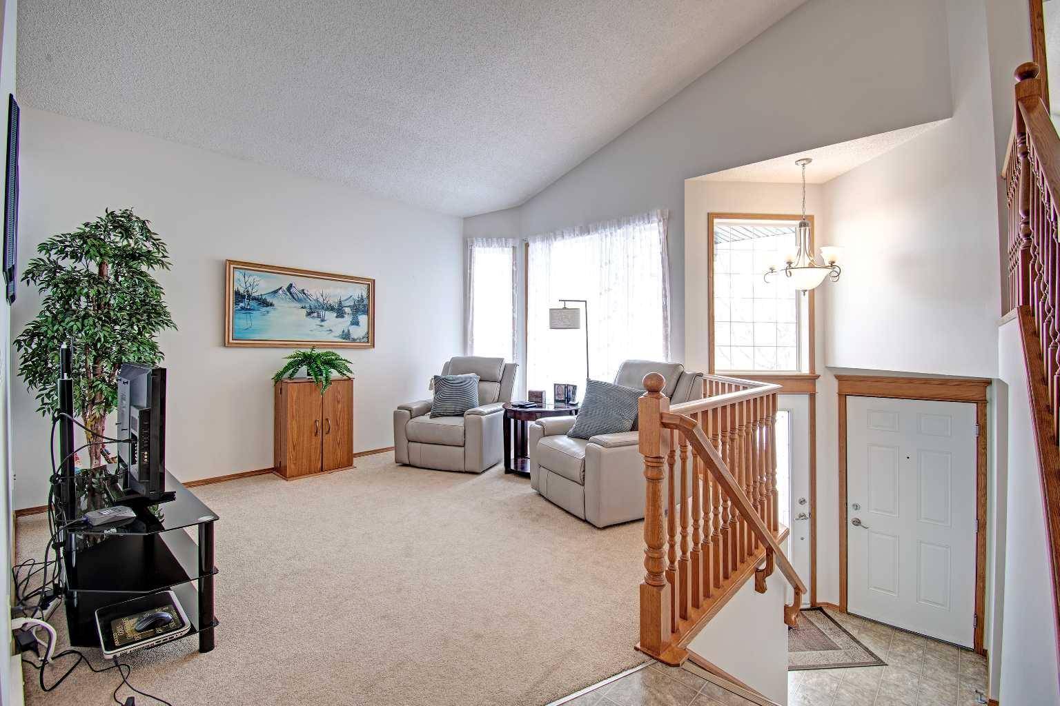 49 Thornfield Close SE, Airdrie, AB T4A 2K7