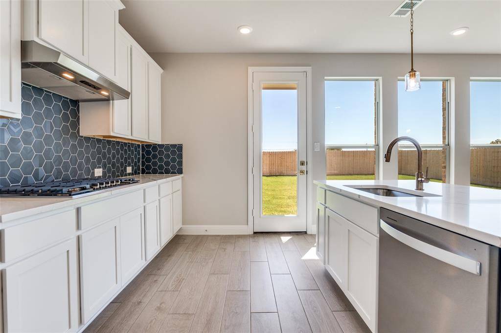 3722 MIGHTY OAKS Street, Bedford, TX 76021