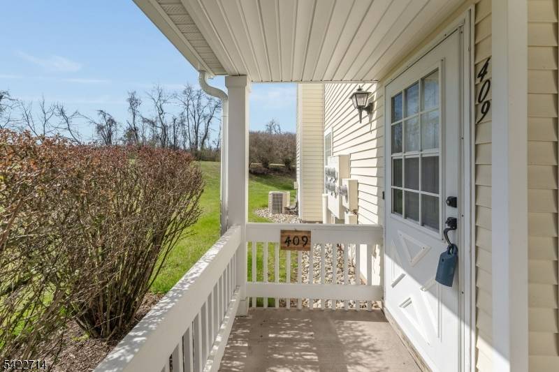 409 Hunt Dr, Holland Twp., NJ 08848