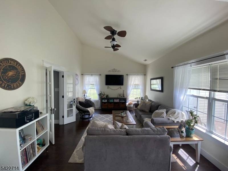 409 Hunt Dr, Holland Twp., NJ 08848