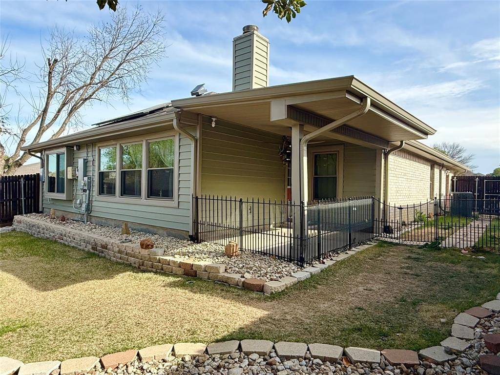 115 Moss Hill Drive, Arlington, TX 76018