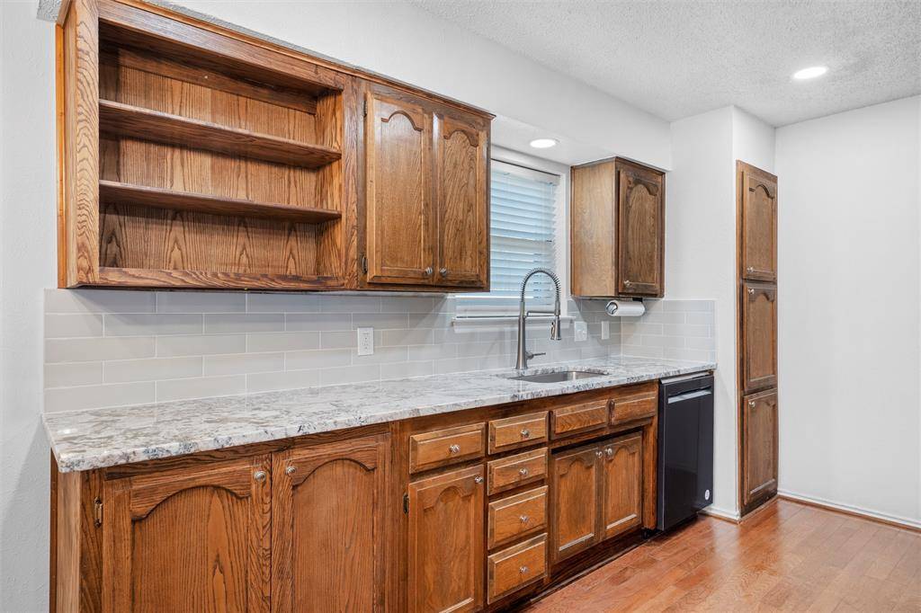 921 Red Oak Street, Azle, TX 76020