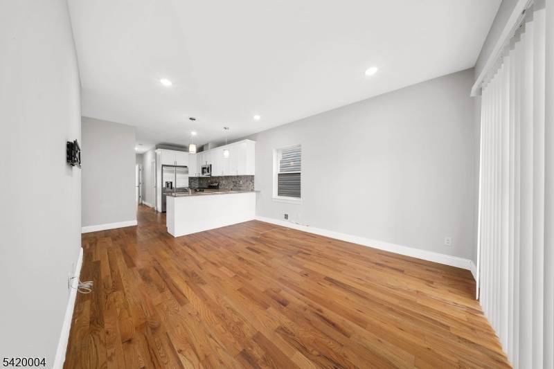 558 Broadway, Elizabeth City, NJ 07206