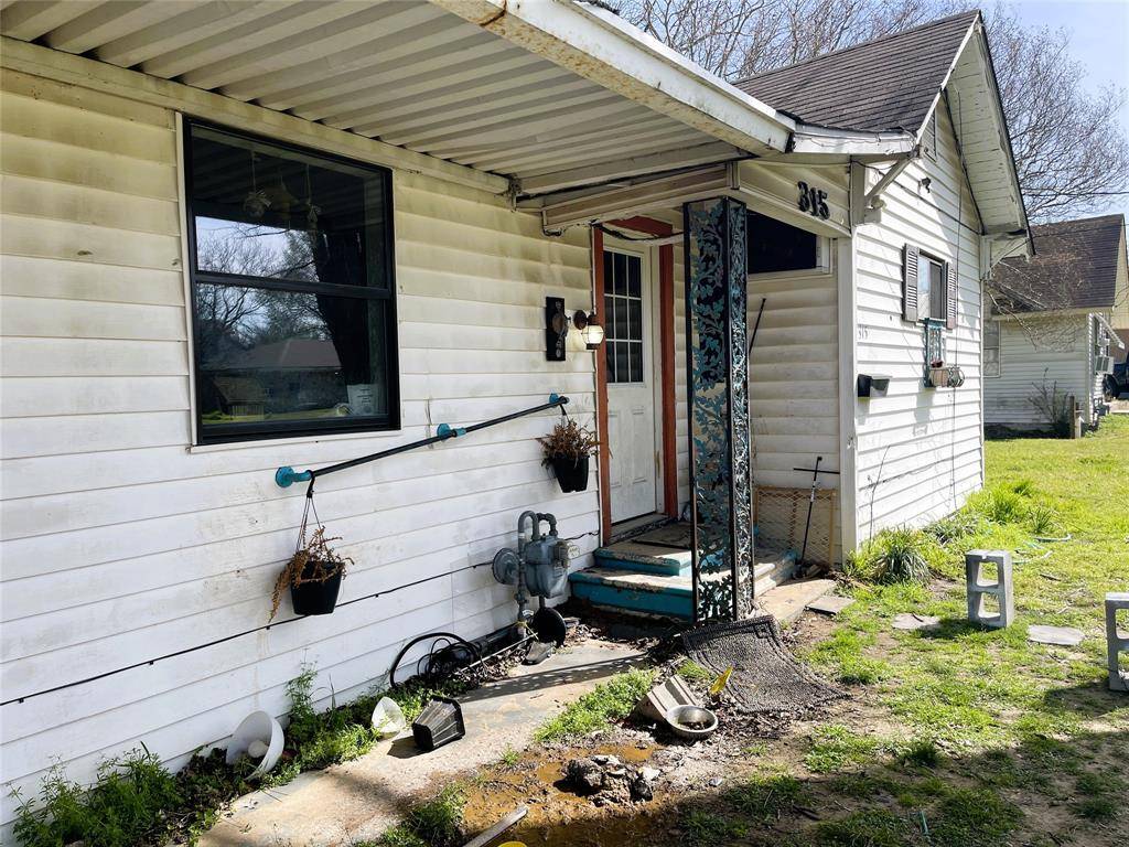 315 S 11th Avenue, Teague, TX 75860