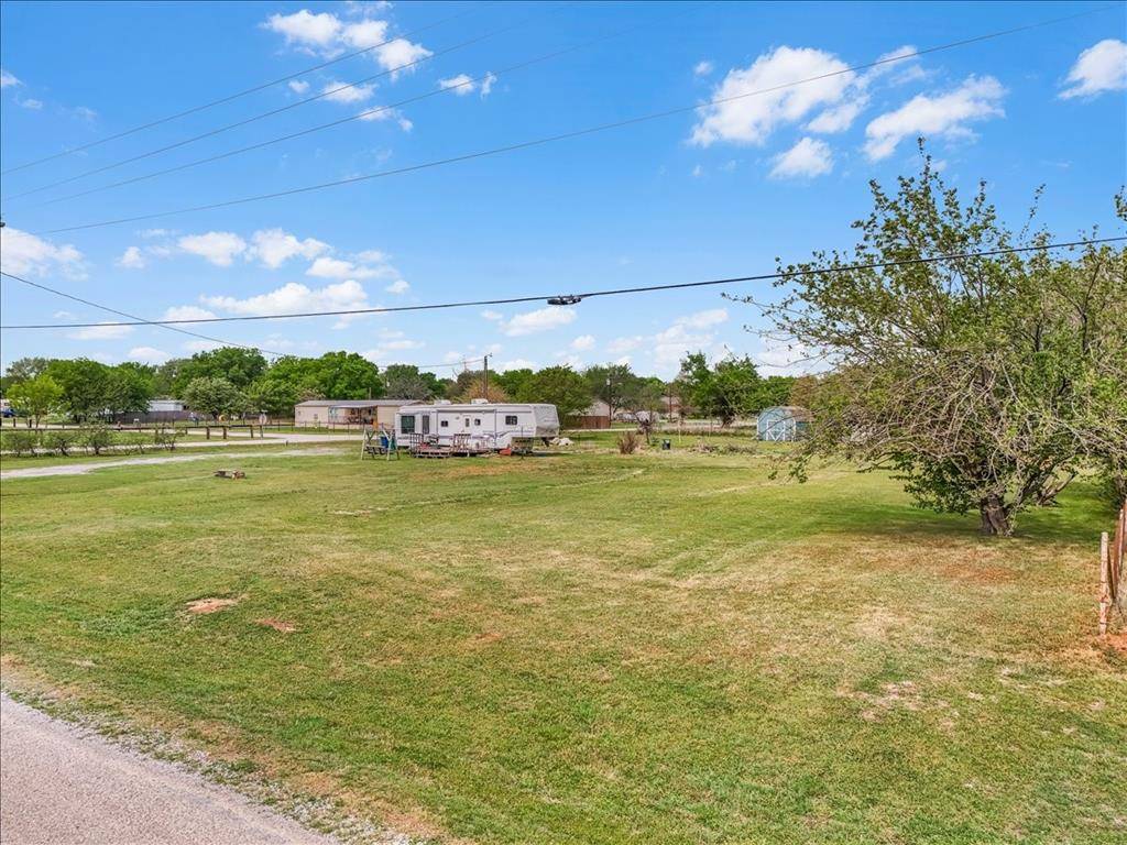 512 Bennett Drive, Aurora, TX 76078