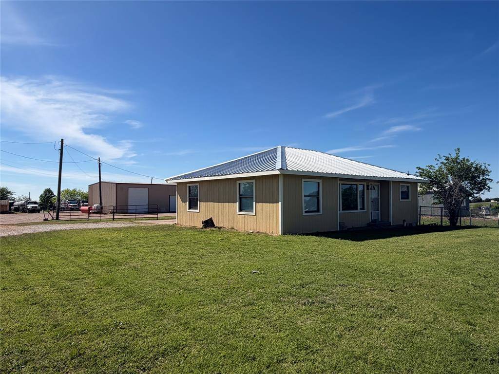 1346 Polk Rd, Bowie, TX 76230