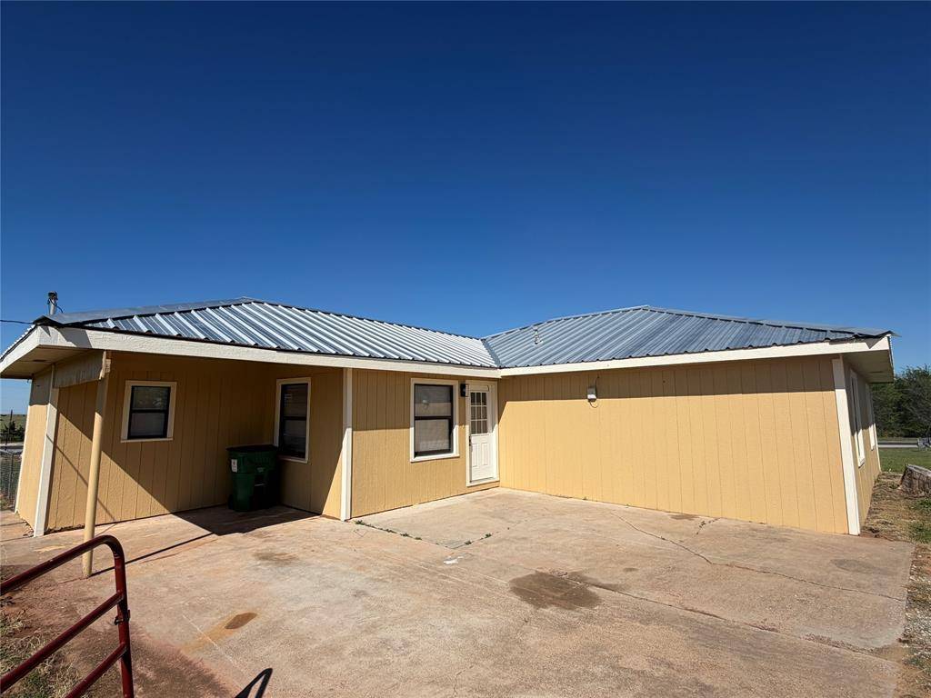 1346 Polk Rd, Bowie, TX 76230