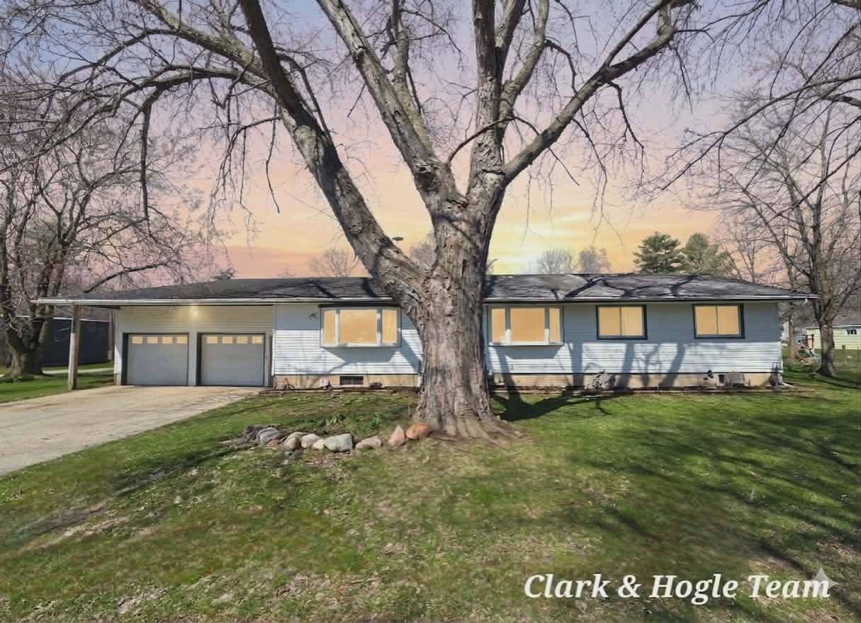 645 E Lyons ST, Lyons Vlg-lyons Twp, MI 48851