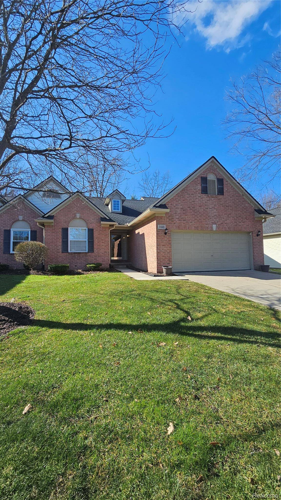 3449 Dewdrop LN, Howell, MI 48843