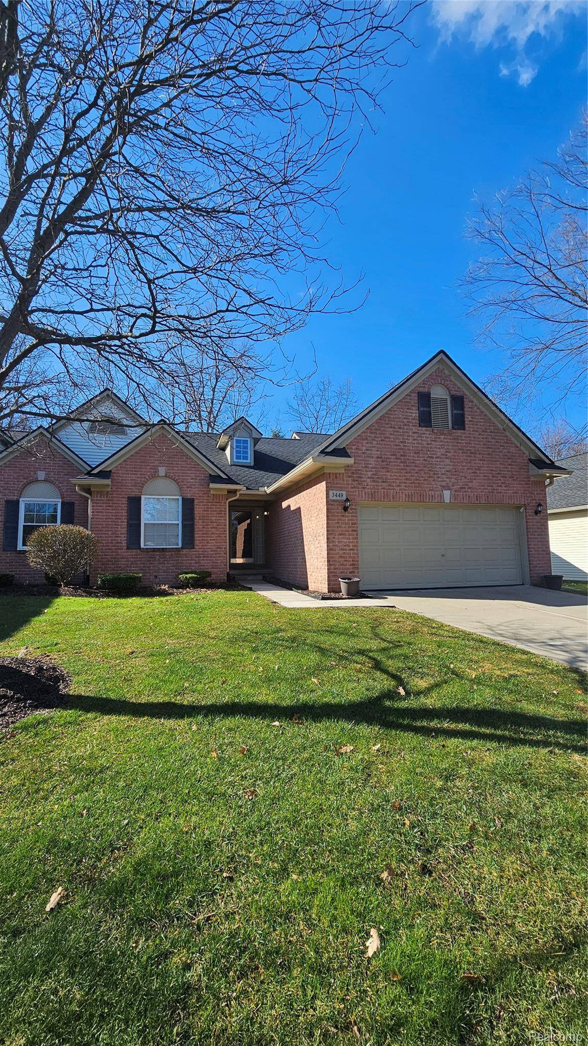 3449 Dewdrop LN, Howell, MI 48843