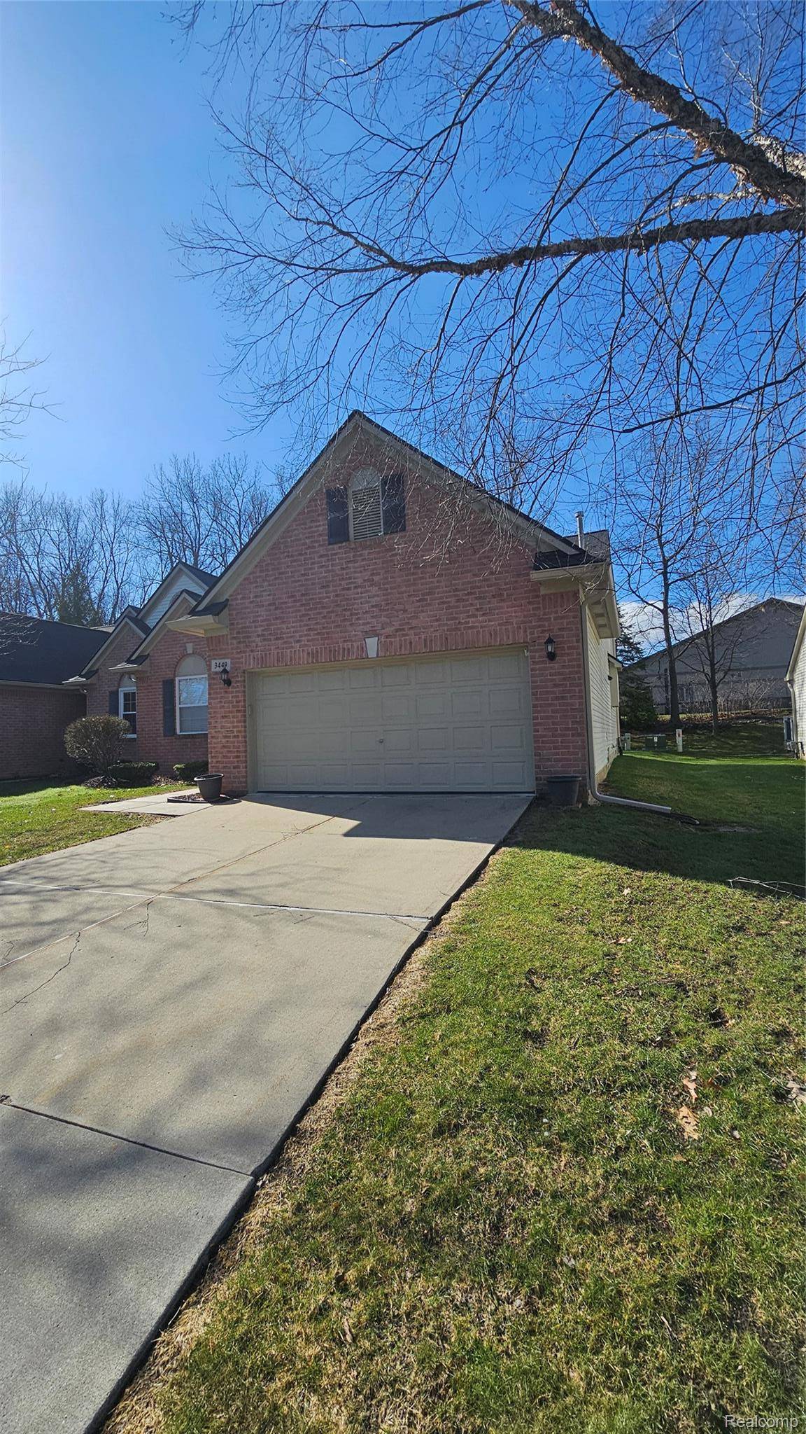 3449 Dewdrop LN, Howell, MI 48843