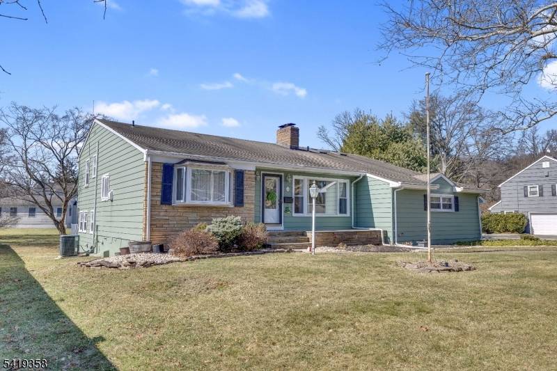 705 Schoolhouse Ln, Bound Brook Boro, NJ 08805