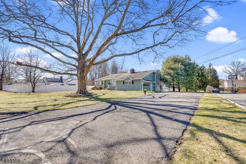 705 Schoolhouse Ln, Bound Brook Boro, NJ 08805