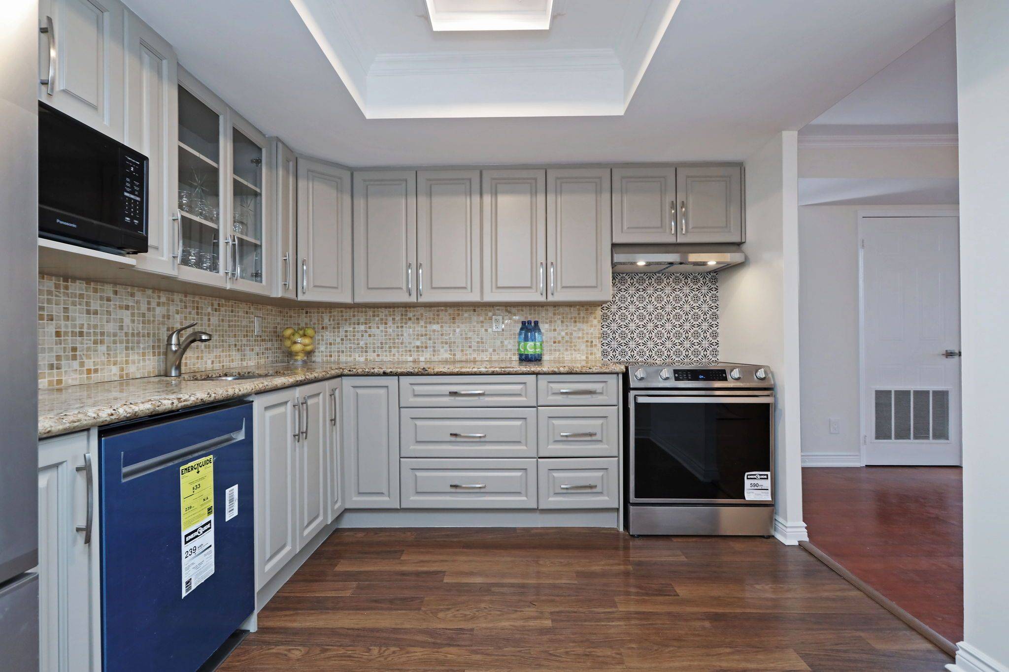 1093 Kingston RD #411, Toronto E06, ON M1N 4E2