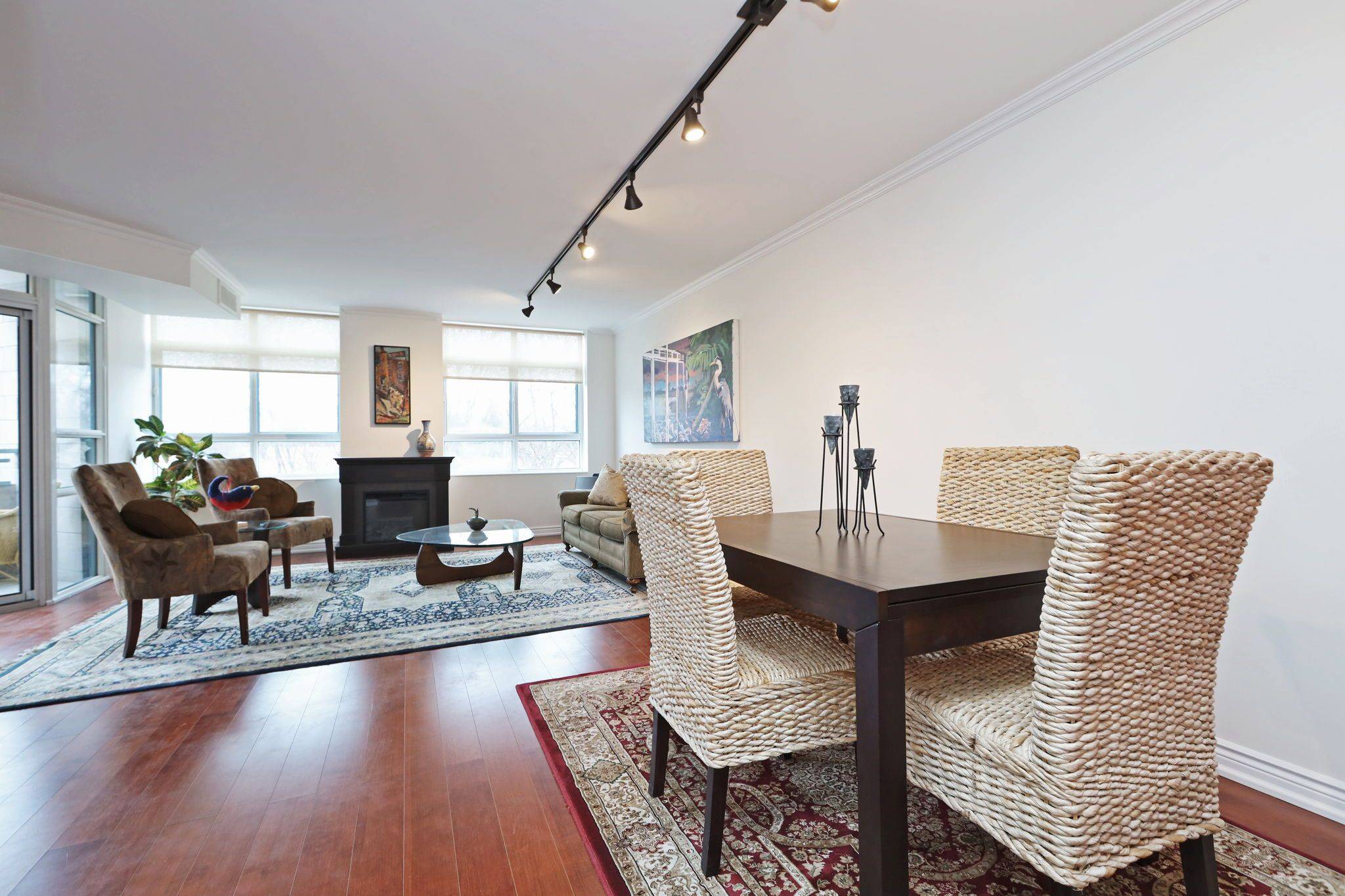 1093 Kingston RD #411, Toronto E06, ON M1N 4E2