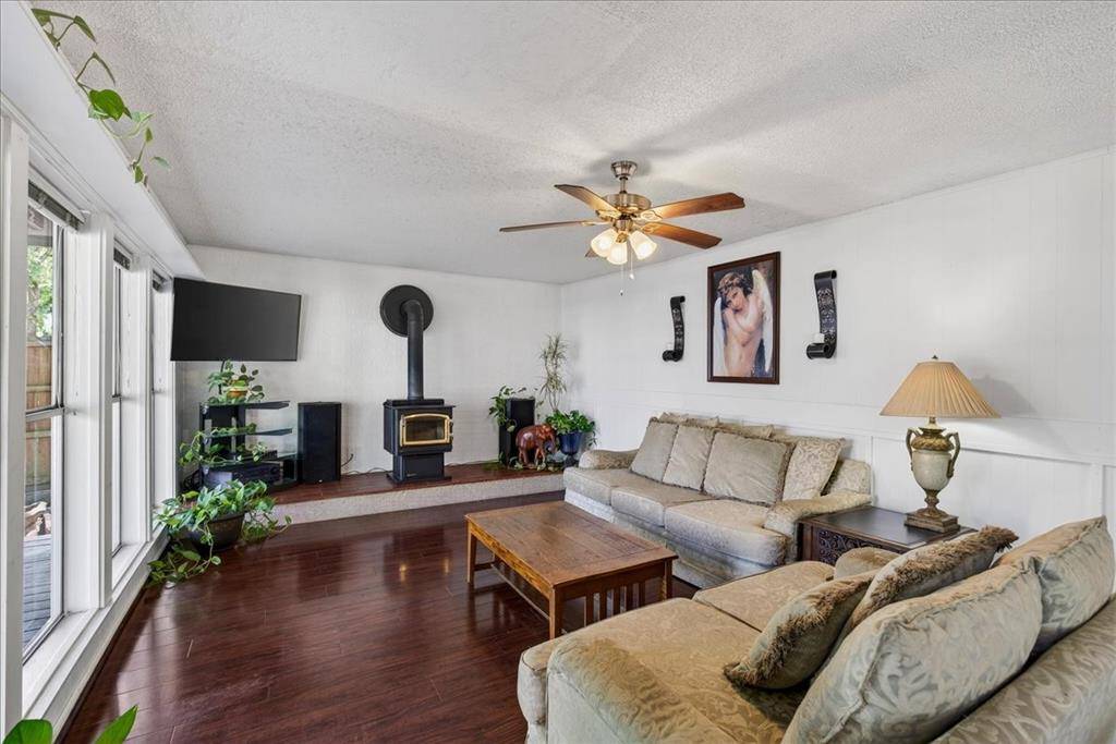 1529 Oak Shore Drive, Tool, TX 75143