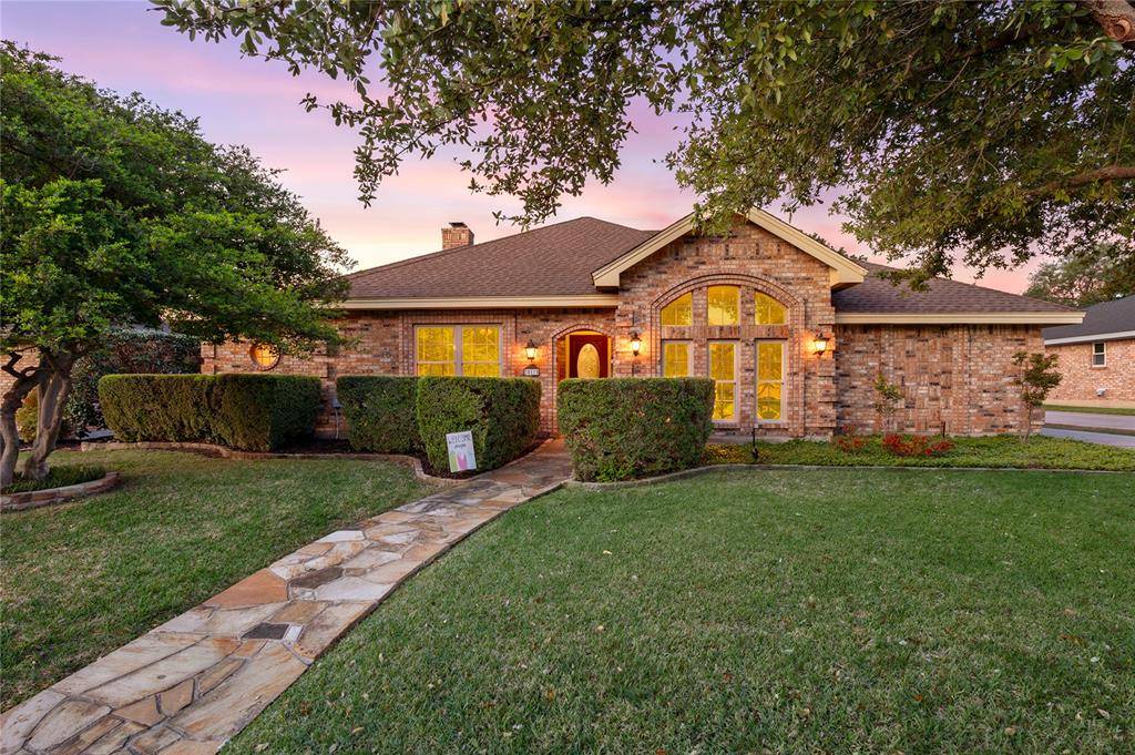 517 Highland Park Drive, Hurst, TX 76054