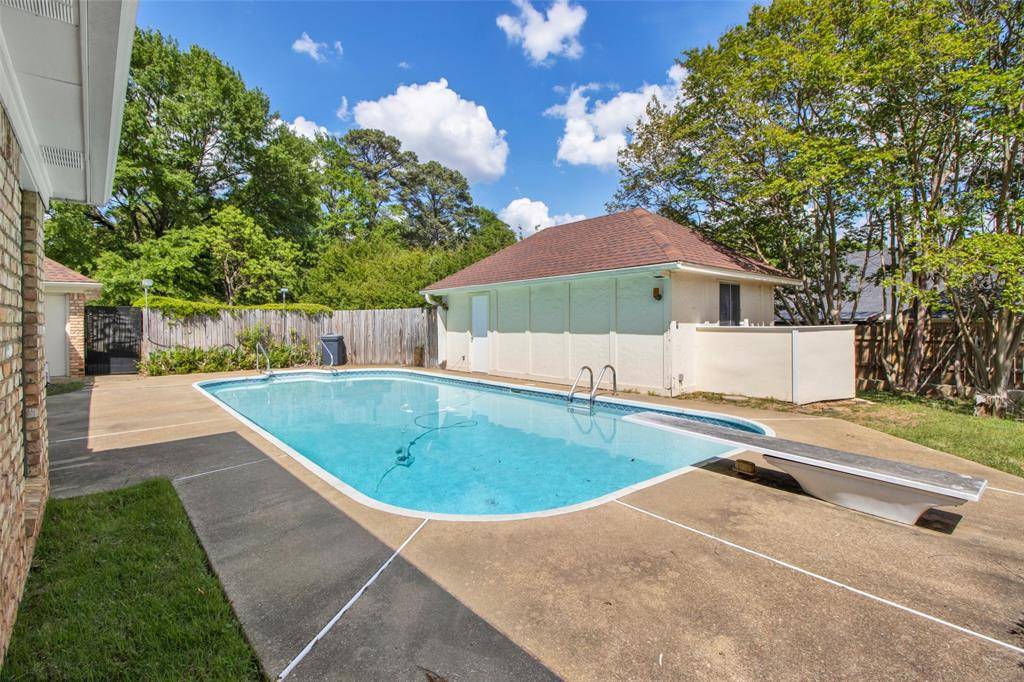 902 Kingsbury Court, Longview, TX 75604