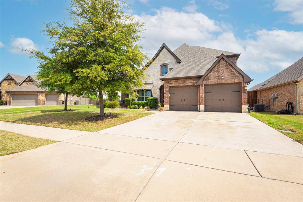 2707 Elmwood Drive, Burleson, TX 76028