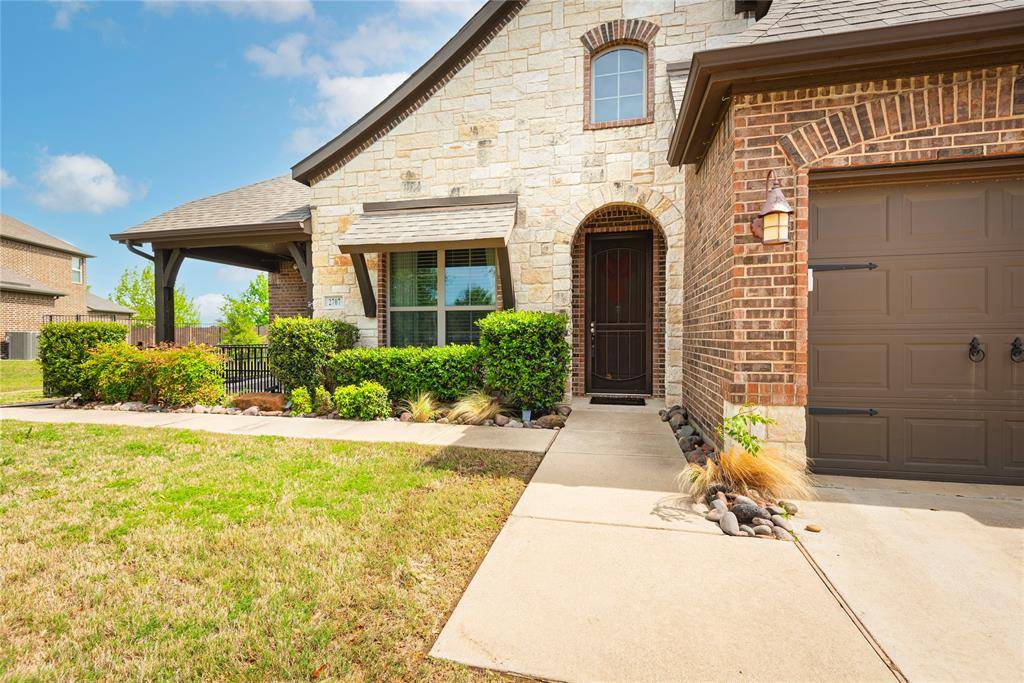 2707 Elmwood Drive, Burleson, TX 76028