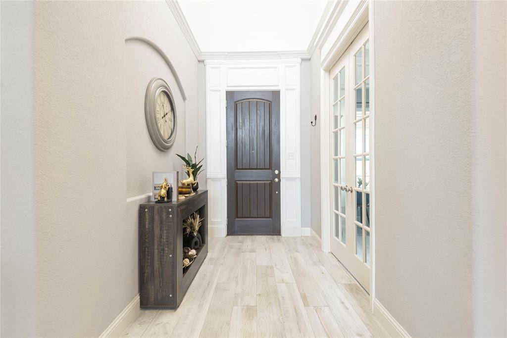 2707 Elmwood Drive, Burleson, TX 76028