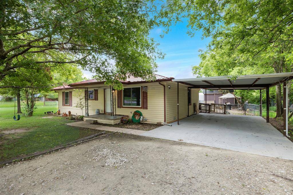 571 S 1st Street, Point, TX 75472