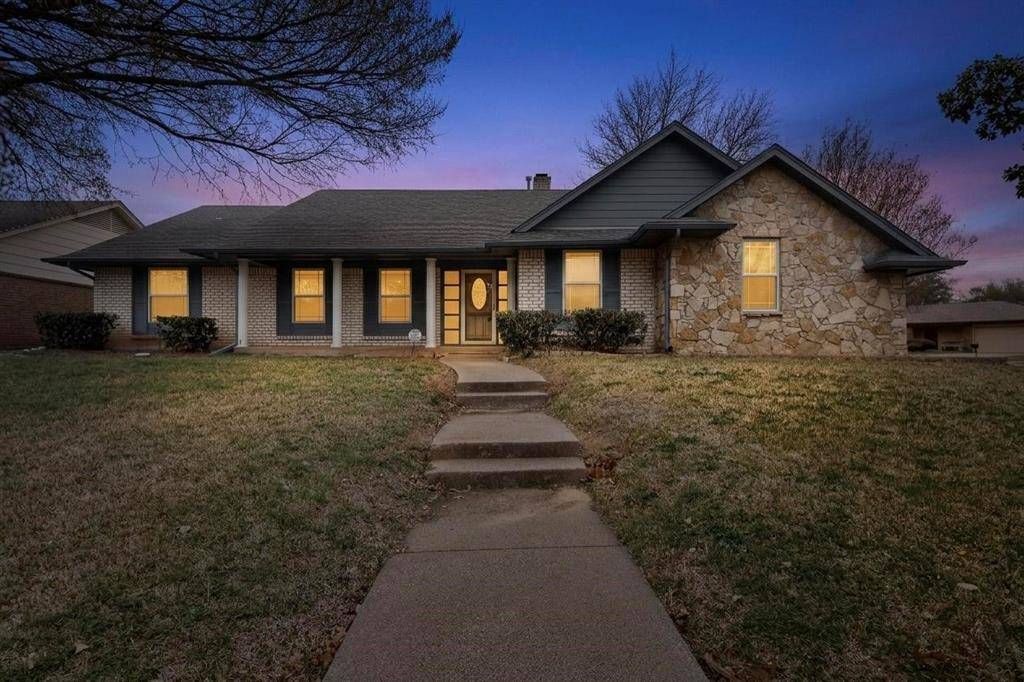 2800 Hedgeway Drive, Arlington, TX 76016