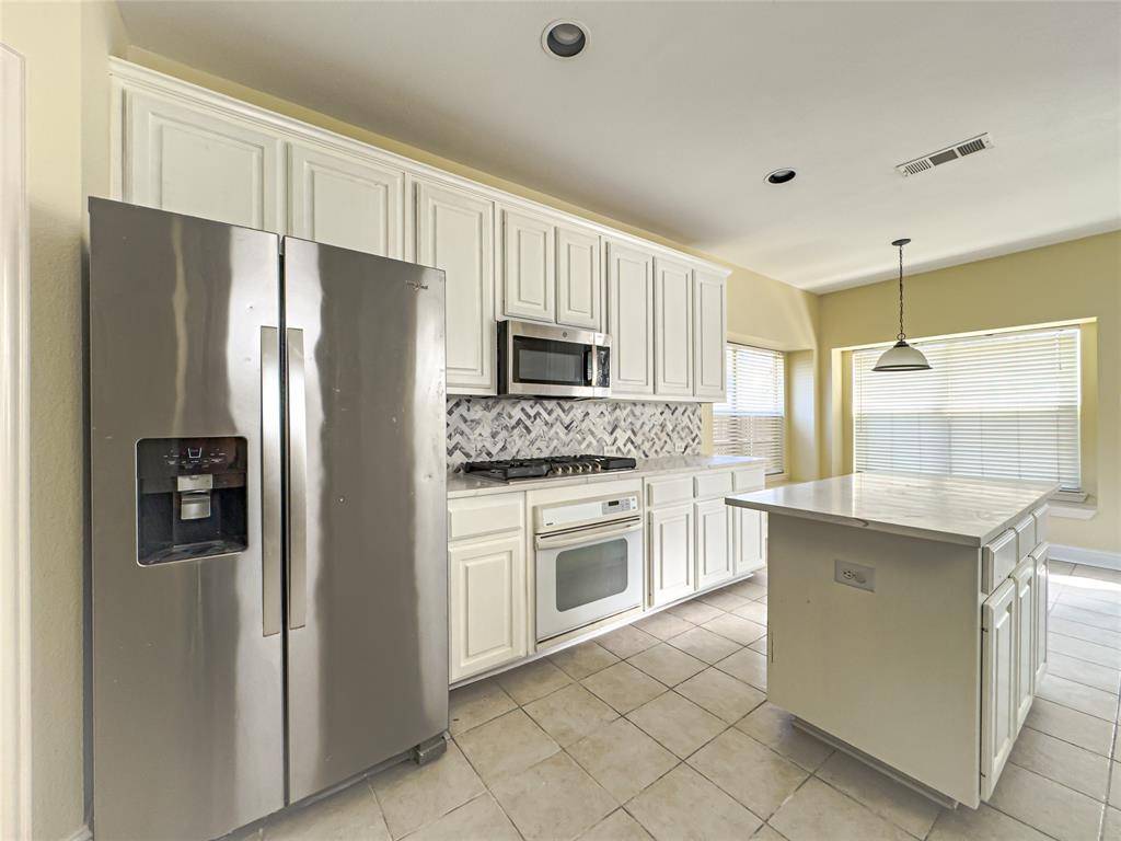 1905 Meera Lane, Mansfield, TX 76063